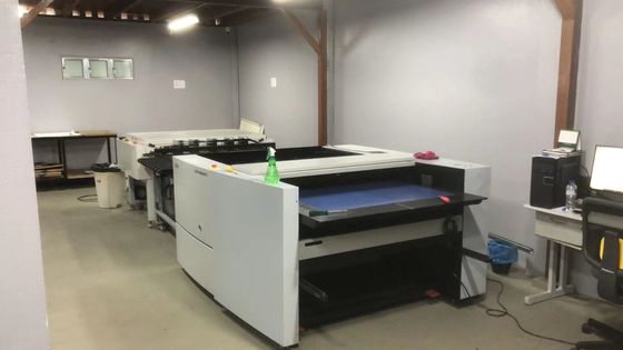 220 В стандартное напряжение 2020 год Машина для производства тепловой плиты Физические размеры 2300*1255*1200 мм Повторяемость плиты ± 5 мкм