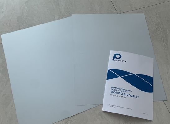 Беспроцессные печатные пластины CD-RM с максимальной шириной рулона 1350 мм, сроком годности 18 месяцев и тиражом 100 000 - 200 000 оттисков