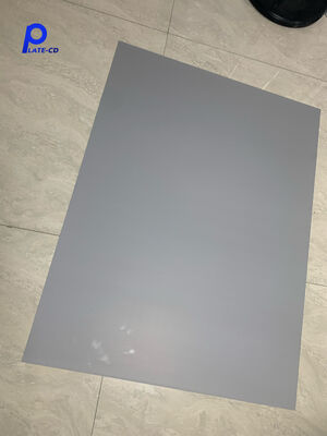 Белые беспроявочные CTP пластины с временем производства 22-25 секунд и тиражом 100 000-200 000 оттисков для высокоскоростной печати